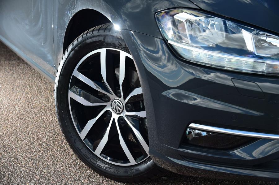 Детали экстерьера Volkswagen Golf TDI Estate 2017 года  (UK) (фото 4 из 13)